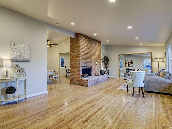 4th image of 2770 Coloma St