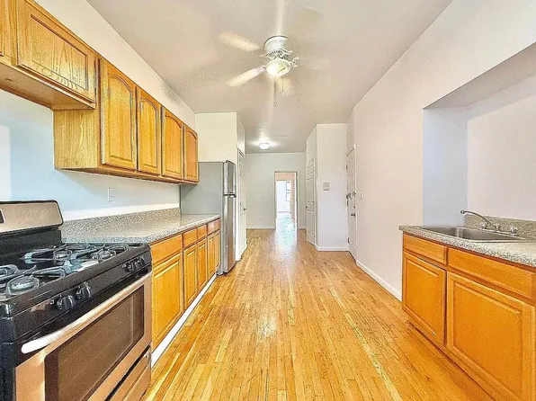 959 Metropolitan Avenue image 1 of 8