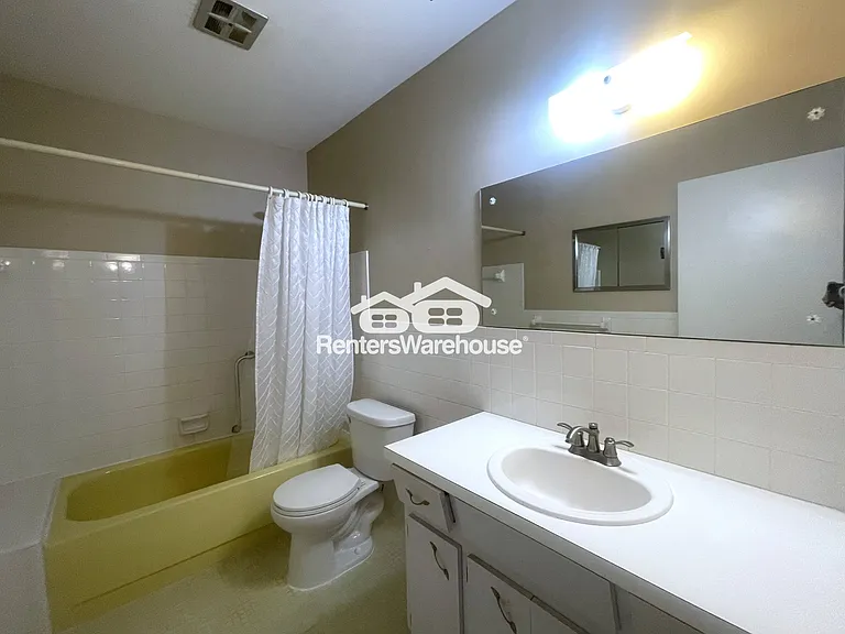 2402 Ecuadorian Way #28 — Photo 21