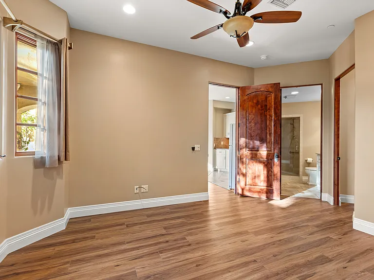 10464 Russell Rd — Photo 11