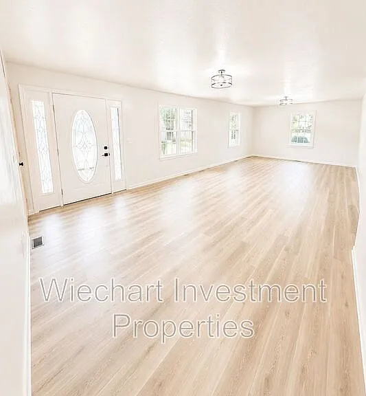 232 N Cherry St — Photo 13