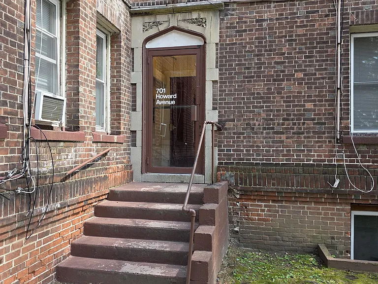 701 Howard Ave #4B — Photo 1