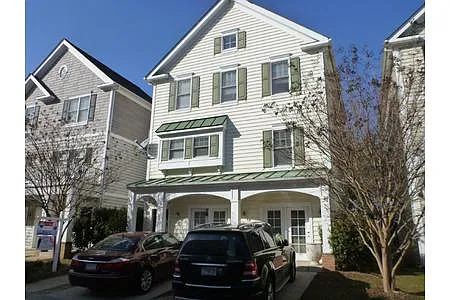 686 Heathwalk Mews Photo 1