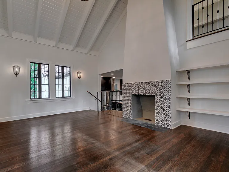 1208 W 22nd St — Photo 7