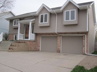 6728 Woodbine Cir, Ralston, NE 68127