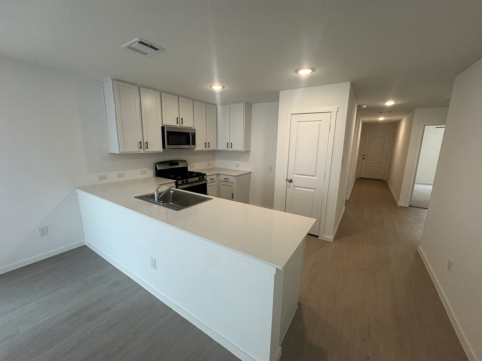 4 bed, 1500 sqft, $1,595 — Photo 2