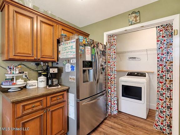 2nd image of 5 N Reba Dr