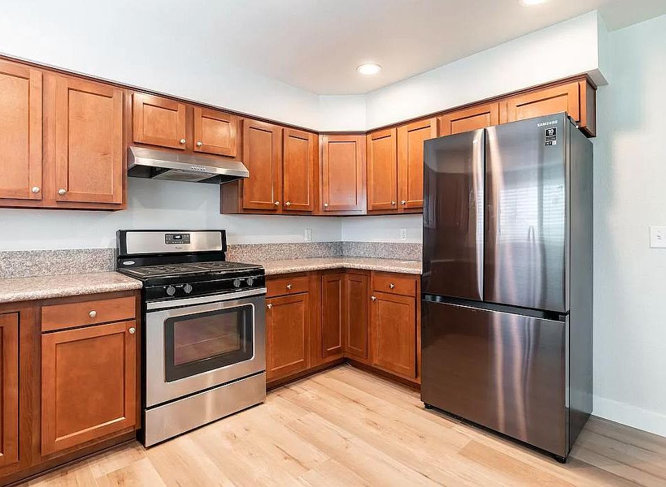1st image of 1010 Fern Ave #1010