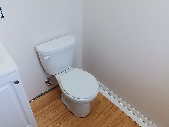 4th image of 635 Olive St