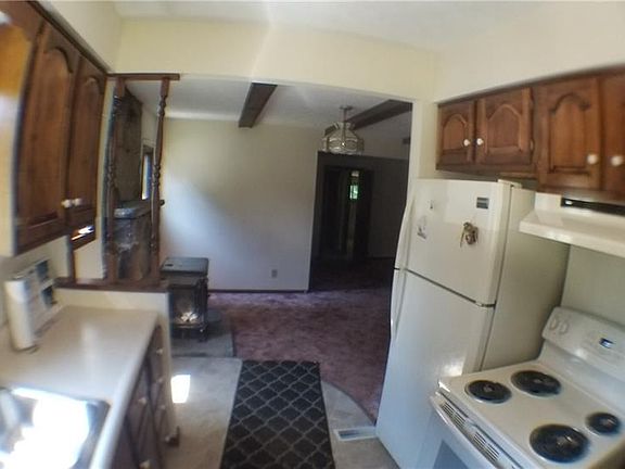 4th image of 228 Algoma Ln