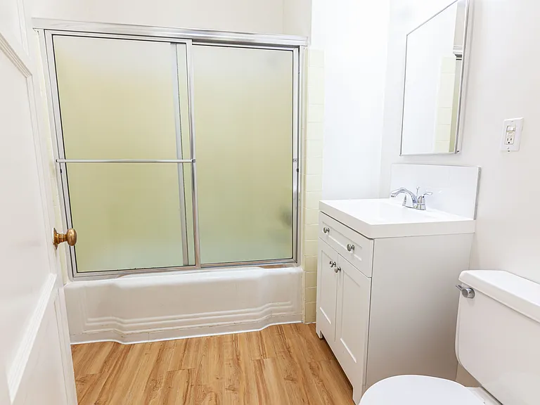 Gayley Manor Apartments — Photo 53