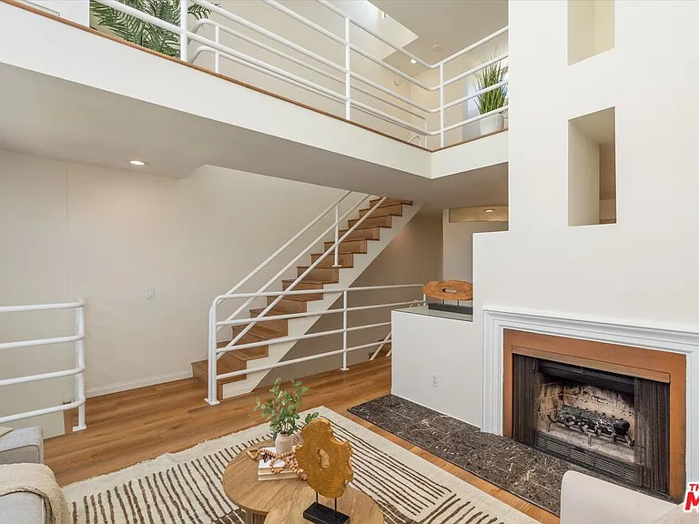 821 Bay St #C1 — Photo 11