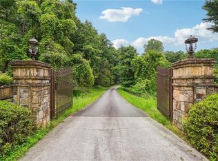 504 Bayberry Crossing Dr, Gainesville, GA 30501