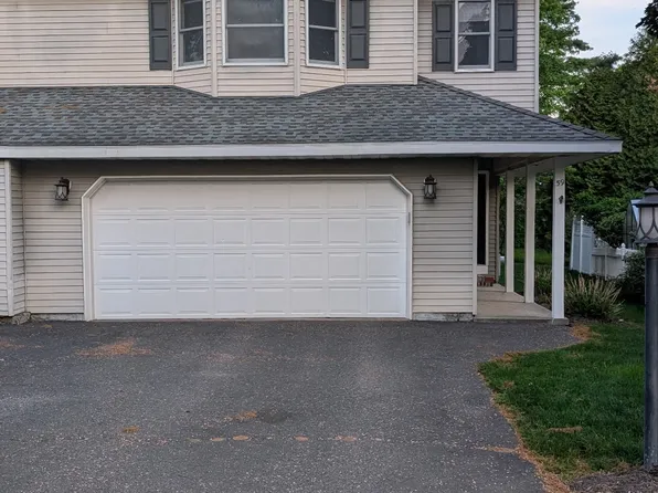 59 Longwood Dr, Clifton Park, NY 12065