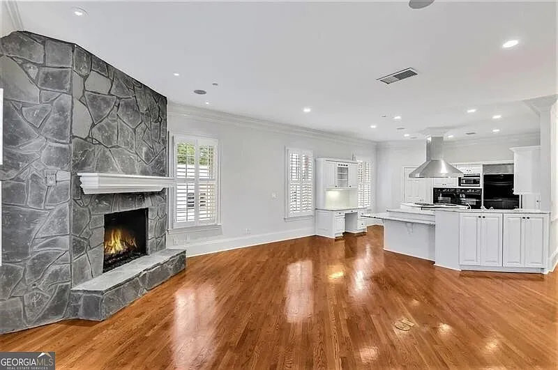 Building Photo - 3657 Peachtree Rd NE #4B