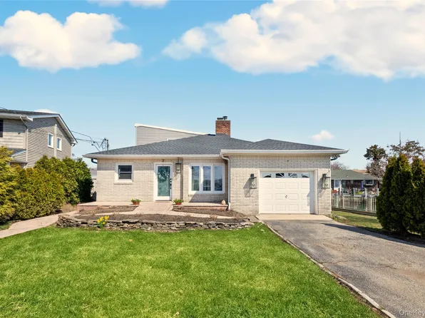 2 E Lido Prom, Lindenhurst, NY 11757