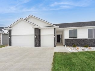 5518 NE Creek Ridge Dr, Ankeny, IA 50021