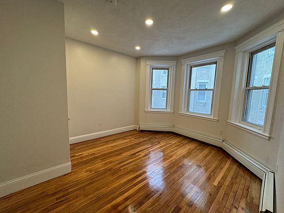 2nd image of 109 Strathmore Rd APT 11