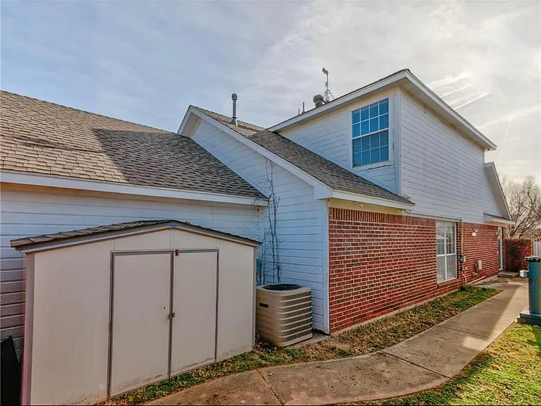 2745 Tealwood Dr #2 — Photo 2