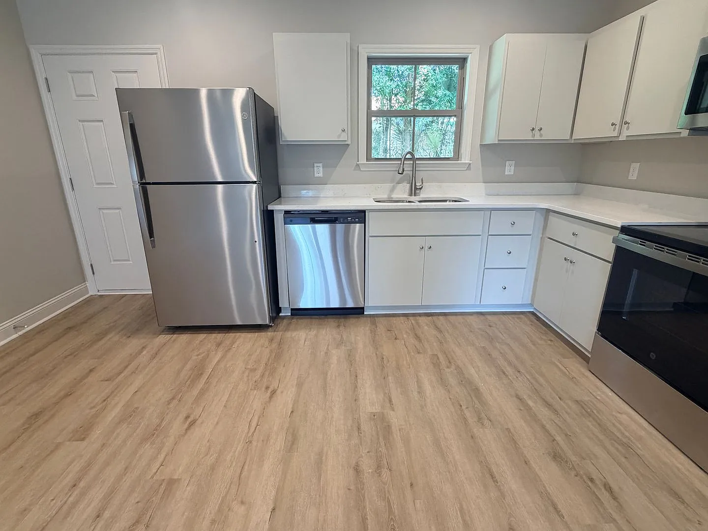 203 S Goodman St — Photo 4