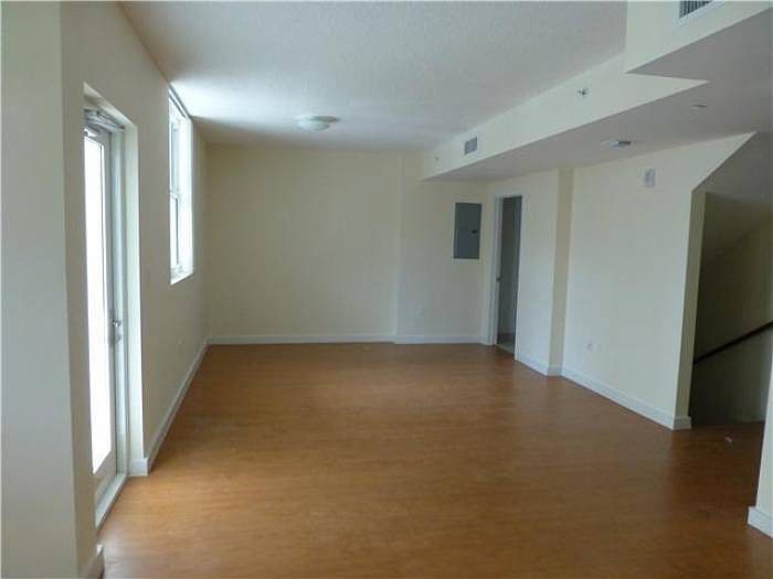 2nd image of 601 NE 23rd St #Cth-5