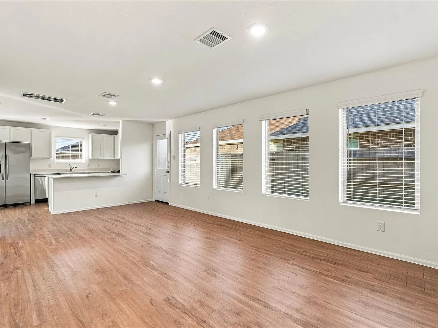 4 bed, 2.5 bath, 1859 sqft, $2,150 — Photo 4