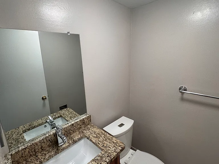 702 Heritage Ln — Photo 19