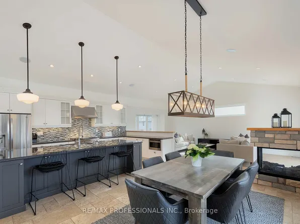 321 Wendy Ln, Oakville, ON L6L 4P9