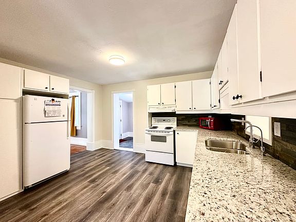 5th image of 983 Cameron St