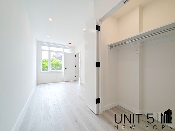 5th image of 388 Vernon Ave #304