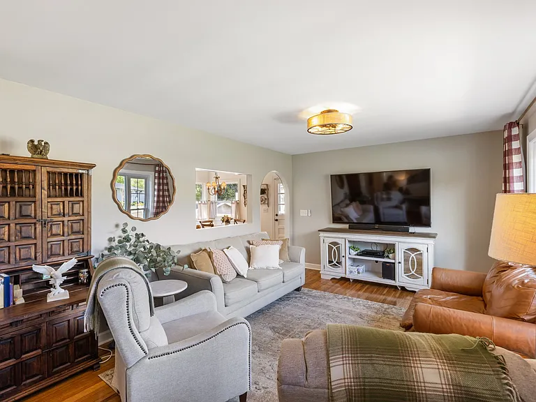 412 Roberts St — Photo 12