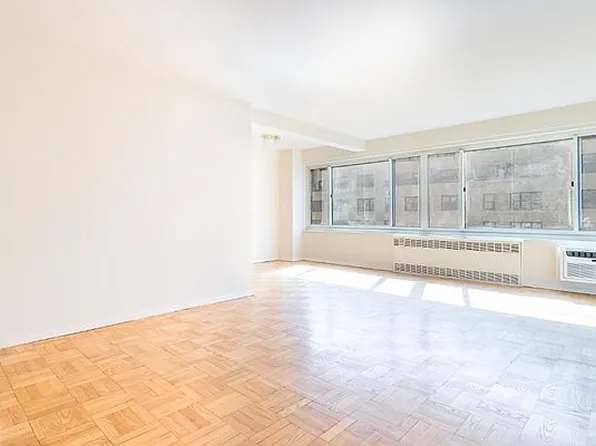 249 E 48th St APT 2E, New York, NY 10017