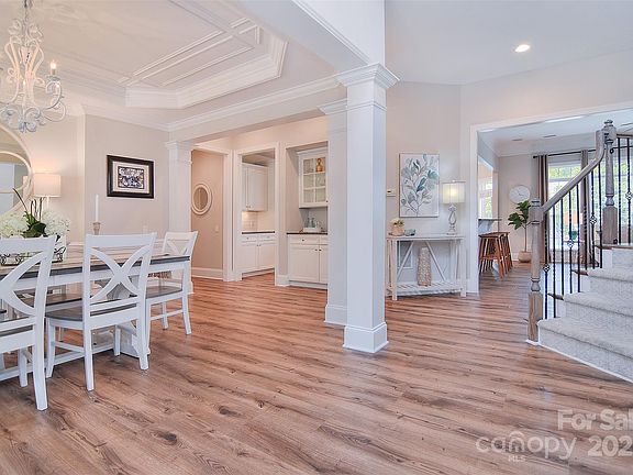 5th image of 2812 Julian Glen Cir