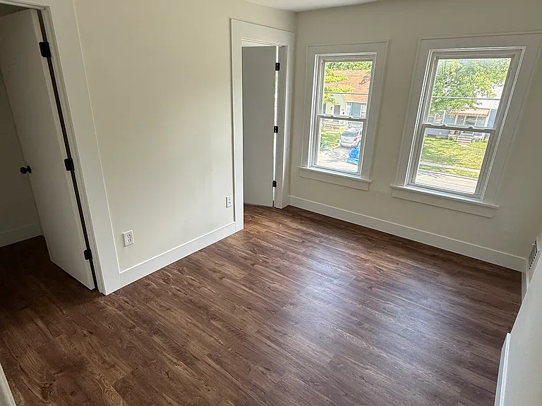 1829 S Champion Ave — Photo 17