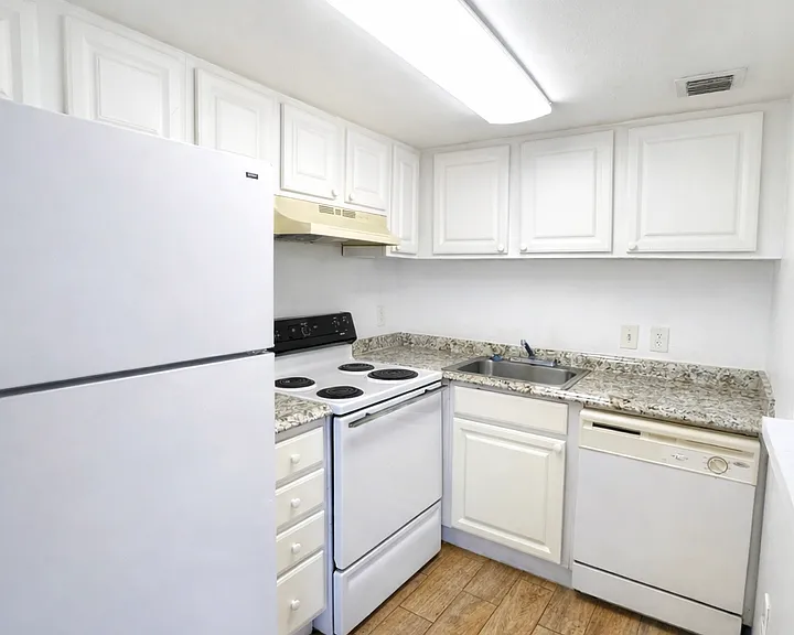 2505 N Alafaya Trl #8 — Photo 5