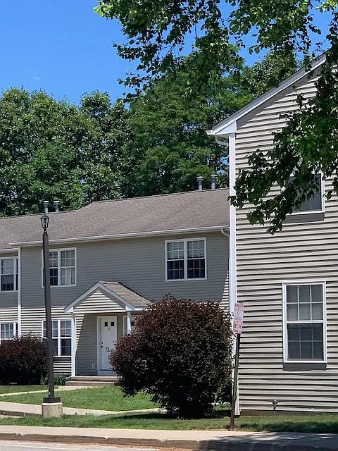 2 bed, $1,950 — Photo 2