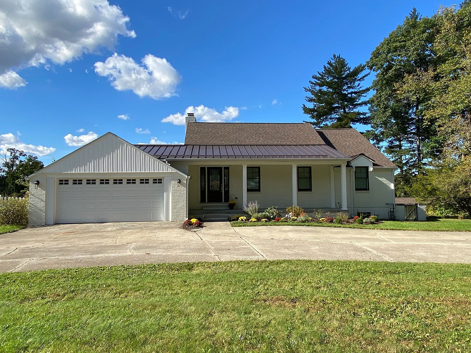 3270 Waldheim Dr, Port Huron, MI 48060