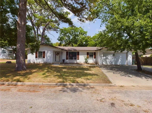 117 N Calvert St, Franklin, TX 77856