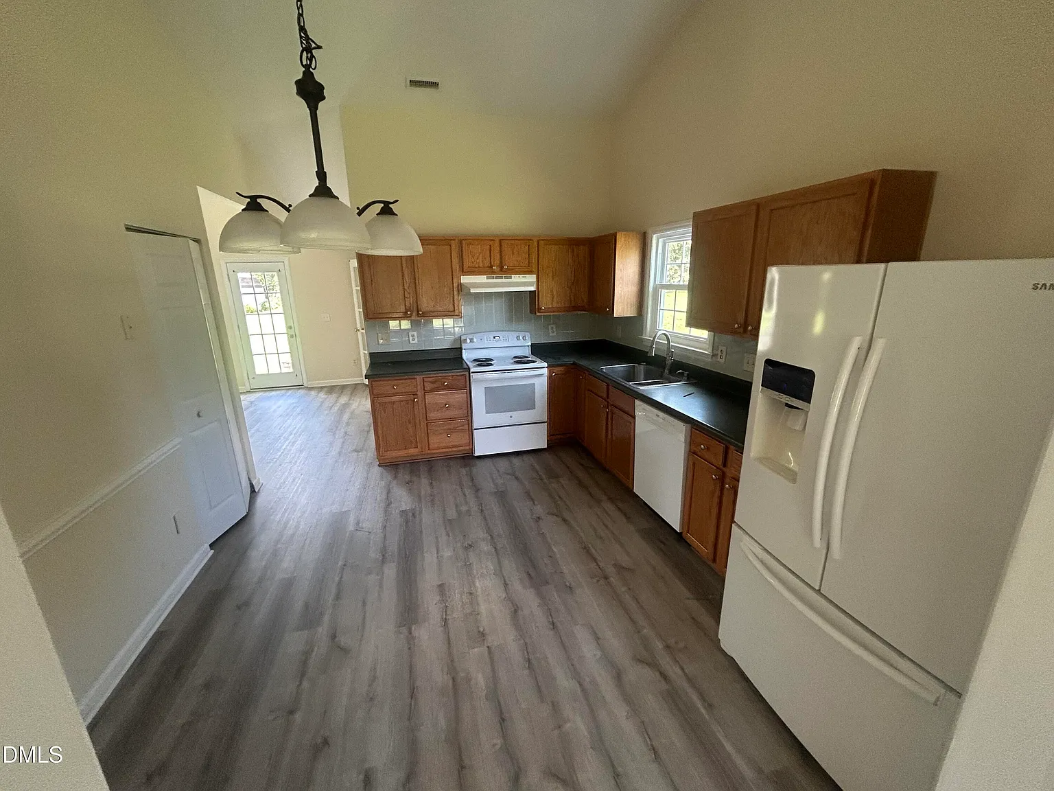 4 bed, 3.5 bath, $2,350 — Photo 4