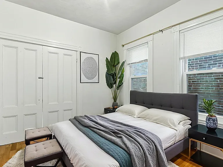 647 E 3rd St #1 — Photo 9