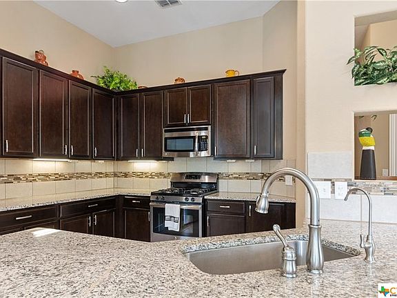 3rd image of 714 Irvin Dr