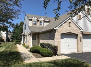 332 Crystal Ridge Dr, Crystal Lake, IL 60012