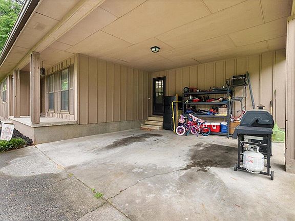 5th image of 108 Pinewood Way