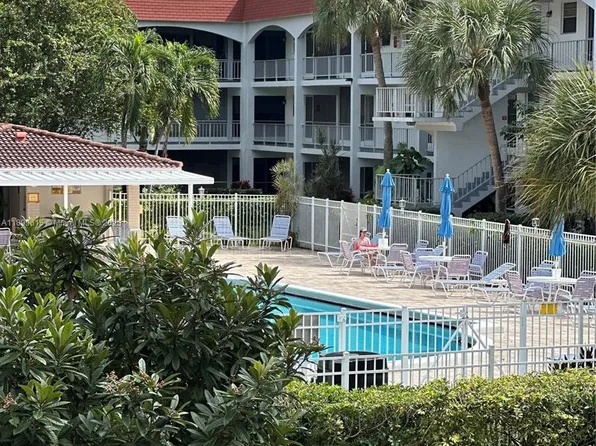 581 Blue Heron Dr APT 208B, Hallandale Beach, FL 33009