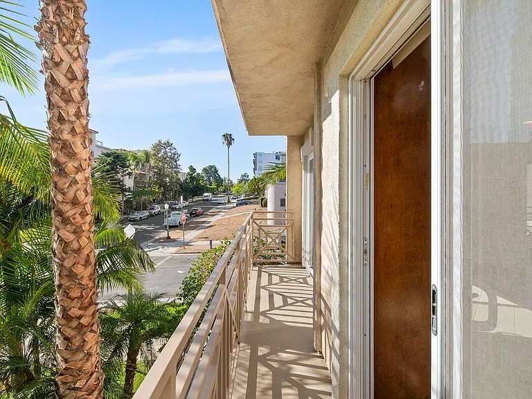 2300 Fox Hills Dr — Photo 22