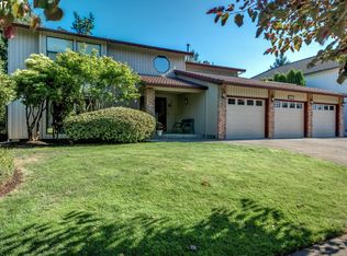 16607 SE Fisher Dr, Vancouver, WA