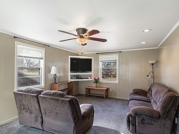 3rd image of 1662 Valley Rd