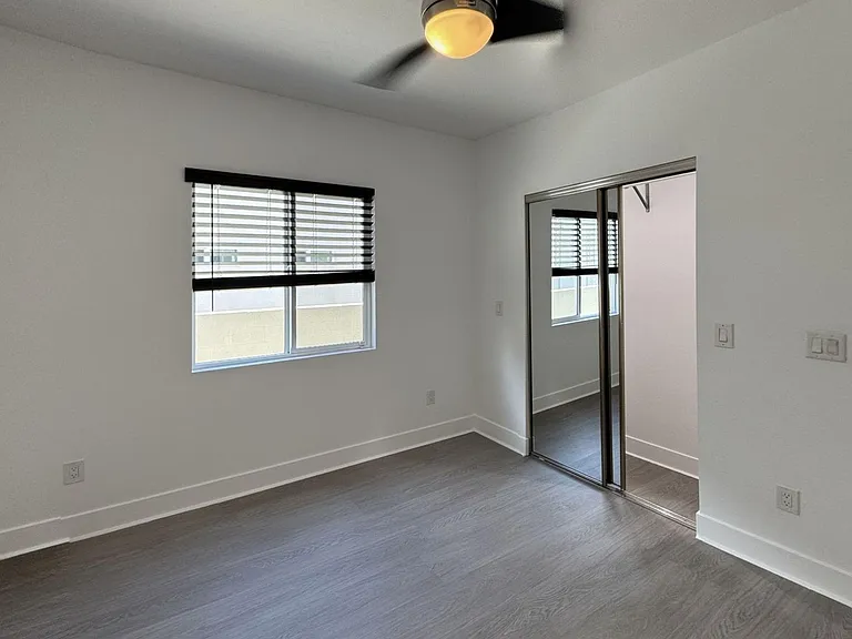 1206 N Alexandria Ave — Photo 15