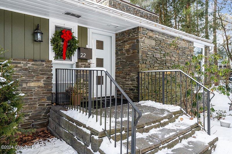 4th image of 22 Chestnut Hill Road South