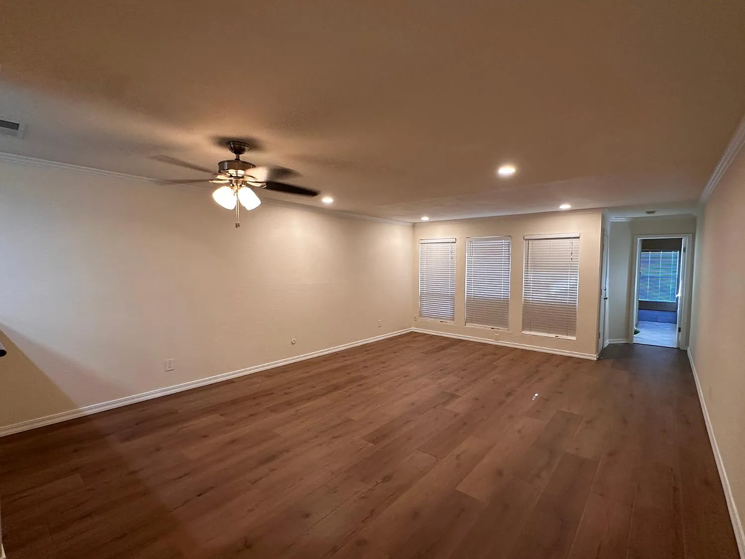 1 bed, 917 sqft, $1,550 — Photo 1